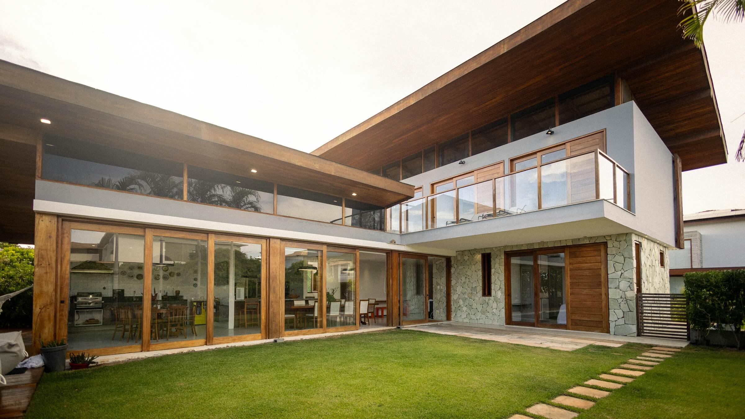 Comparison of the best real estate coaching programs in 2026 for top-producing agents, team leaders, and broker-owners.