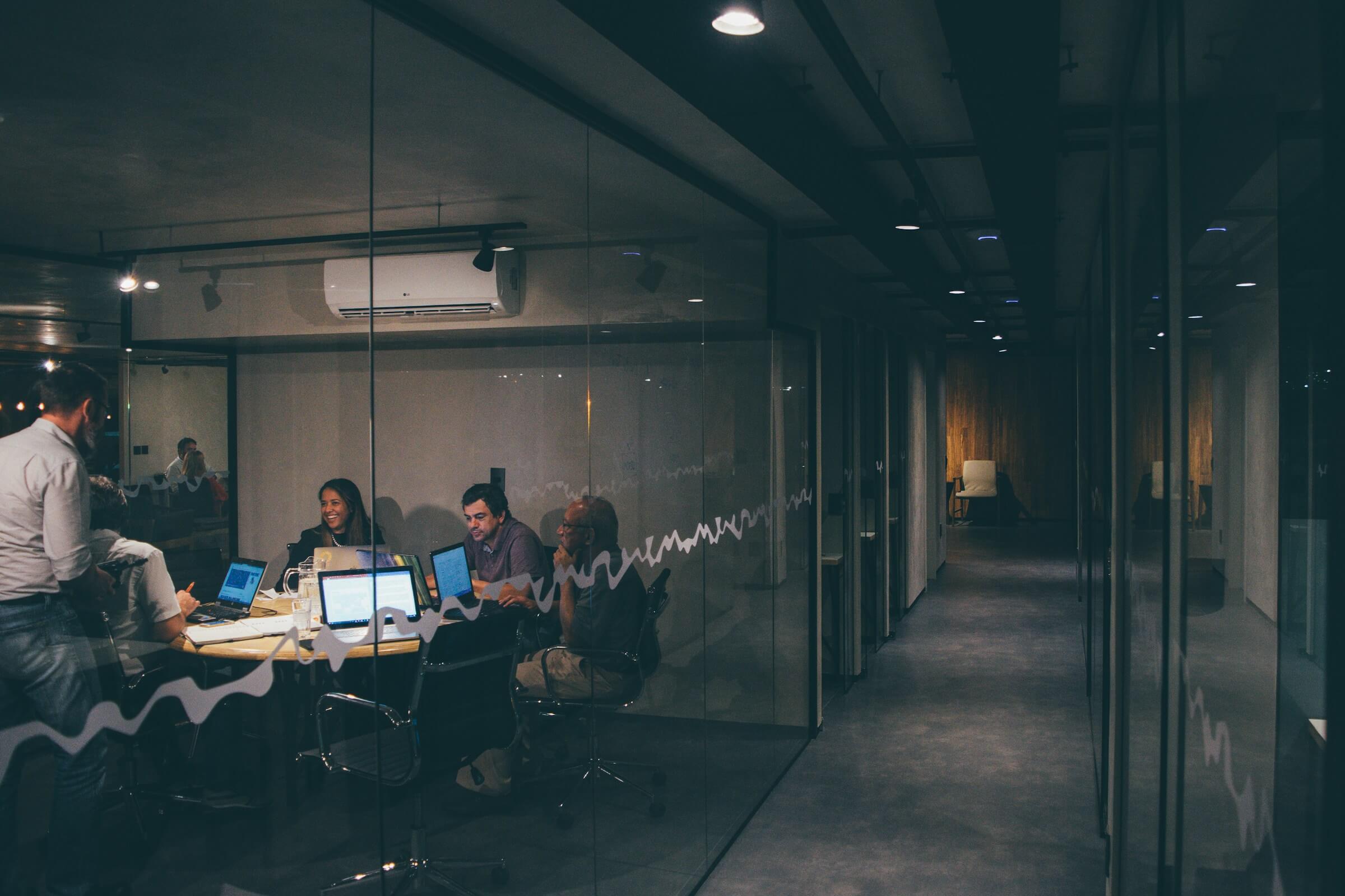 Guide on how to scale a real estate team without adding operational complexity, unnecessary overhead, or greater dependence on the team leader.